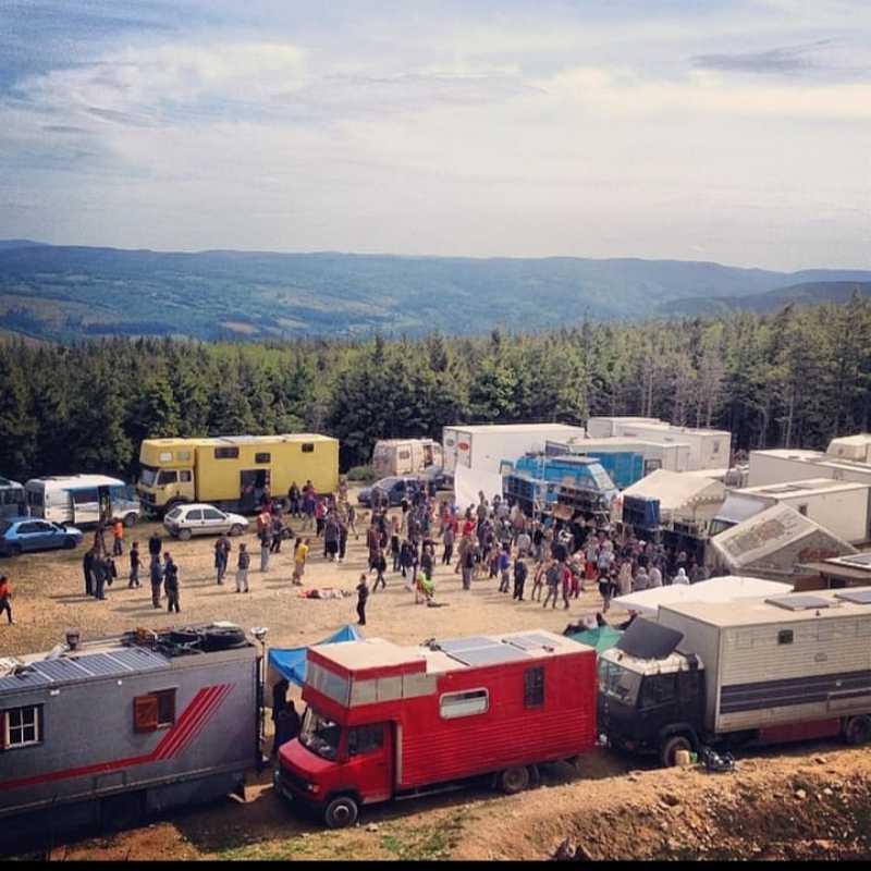 De nombreux camtars sur un site de free party