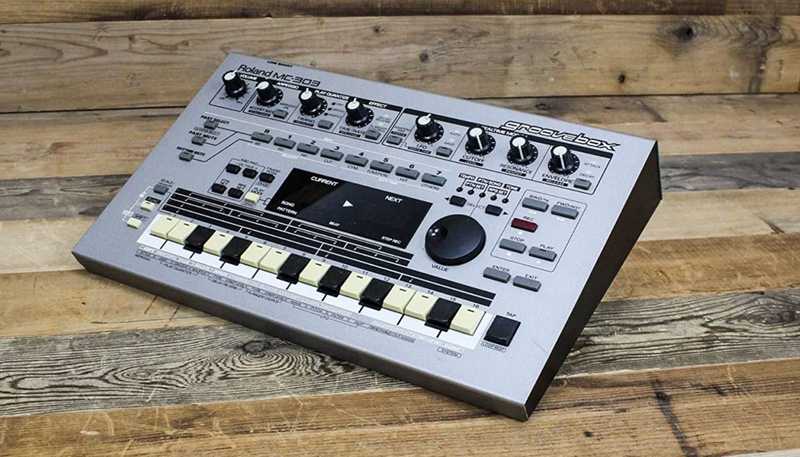 Roland MC-303